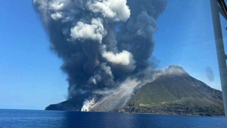 Protezione Civile: allarme vulcano Stromboli, pericolo imminente ECCO COSA FARE