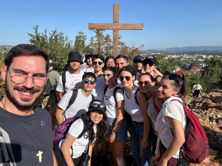 I giovani della chiesa del Santissimo Salvatore con don Gaetano a Medjugorje FOTO