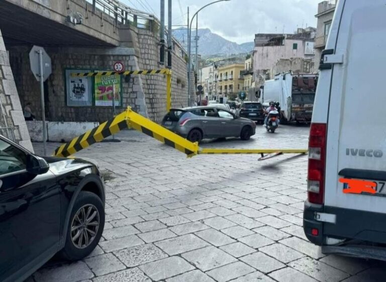 Incidente Termini Imerese: divelte le barriere stradali nel varco sotto l’antico bastione della ferrovia