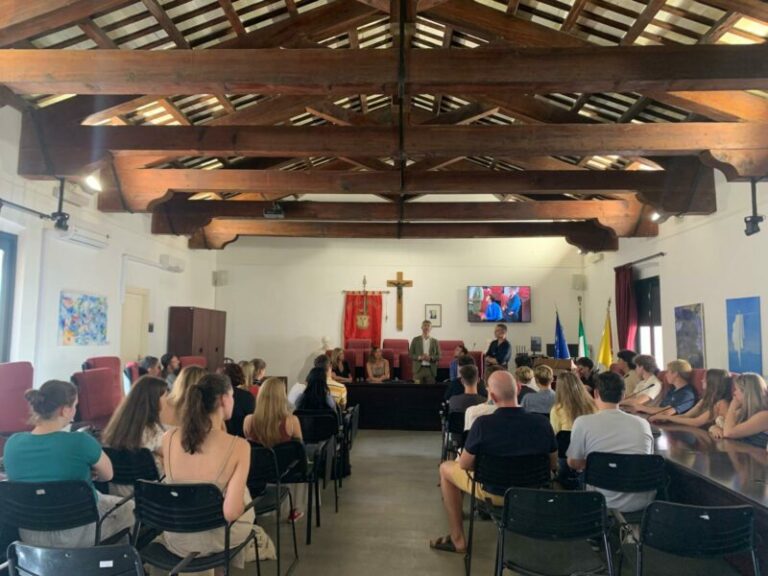 Studenti di una prestigiosa scuola scozzese in visita a Cefalù