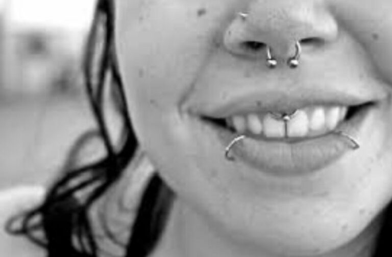 Cosa c’è dietro quei piercing “ribelli”?