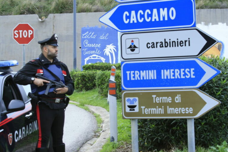 Carabinieri reparto territoriale di Termini Imerese: denunciati e segnalati due giovani e un minore, multa salata per un pub termitano