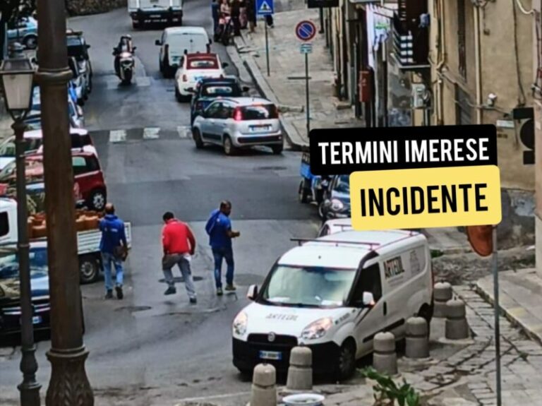 Termini Imerese: incidente in piazza San Carlo, un giovane ferito, traffico rallentato FOTO