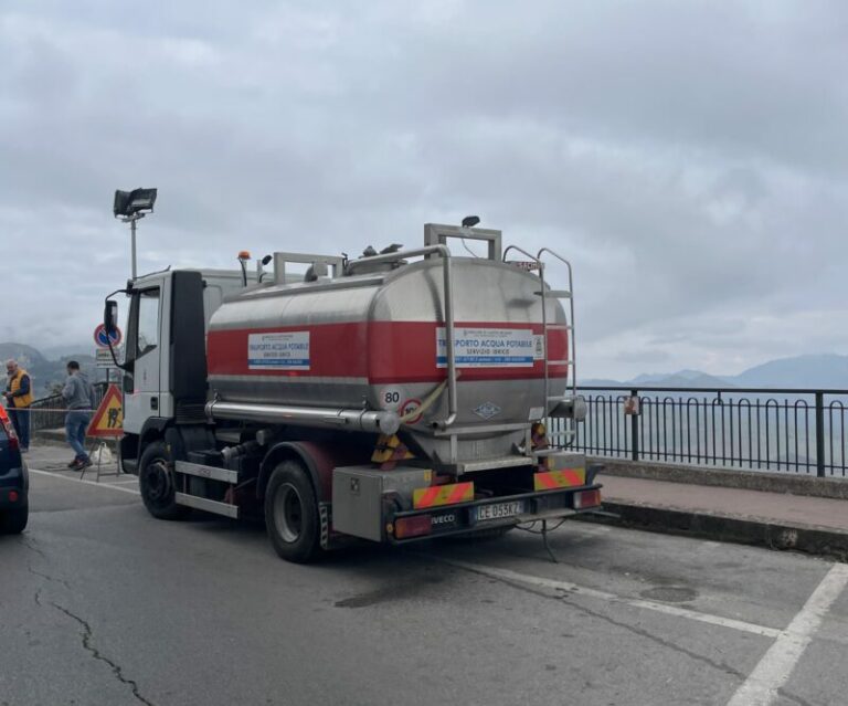 Gangi acqua potabile con le autobotti: l’opposizione consiliare denuncia il fallimento dell’Amministrazione Ferrarello