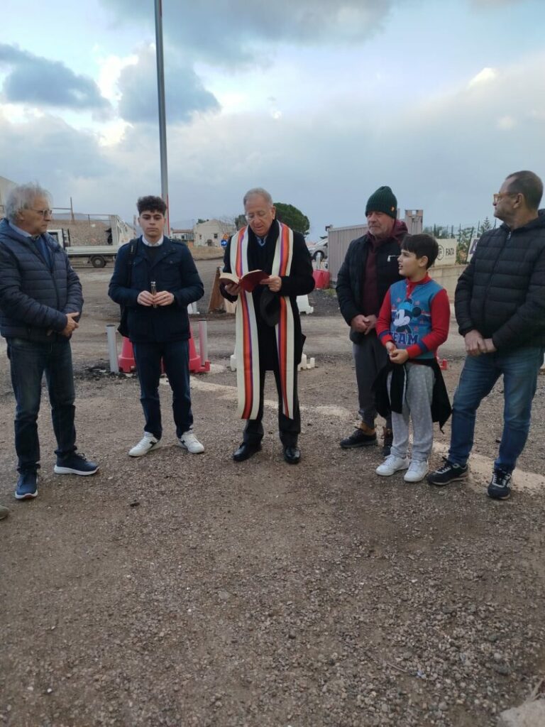 Termini Imerese: con padre Todaro un momento di preghiera in contrada Caracoli e nel cantiere Terna